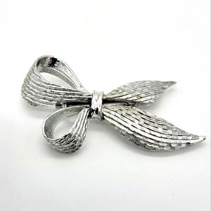 Bow pin by Garry's